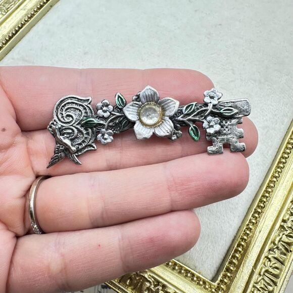 Vintage Skeleton Key Brooch Pin Decorative Ornate Victorian Skeleton Key Jewelry - Picture 1 of 2